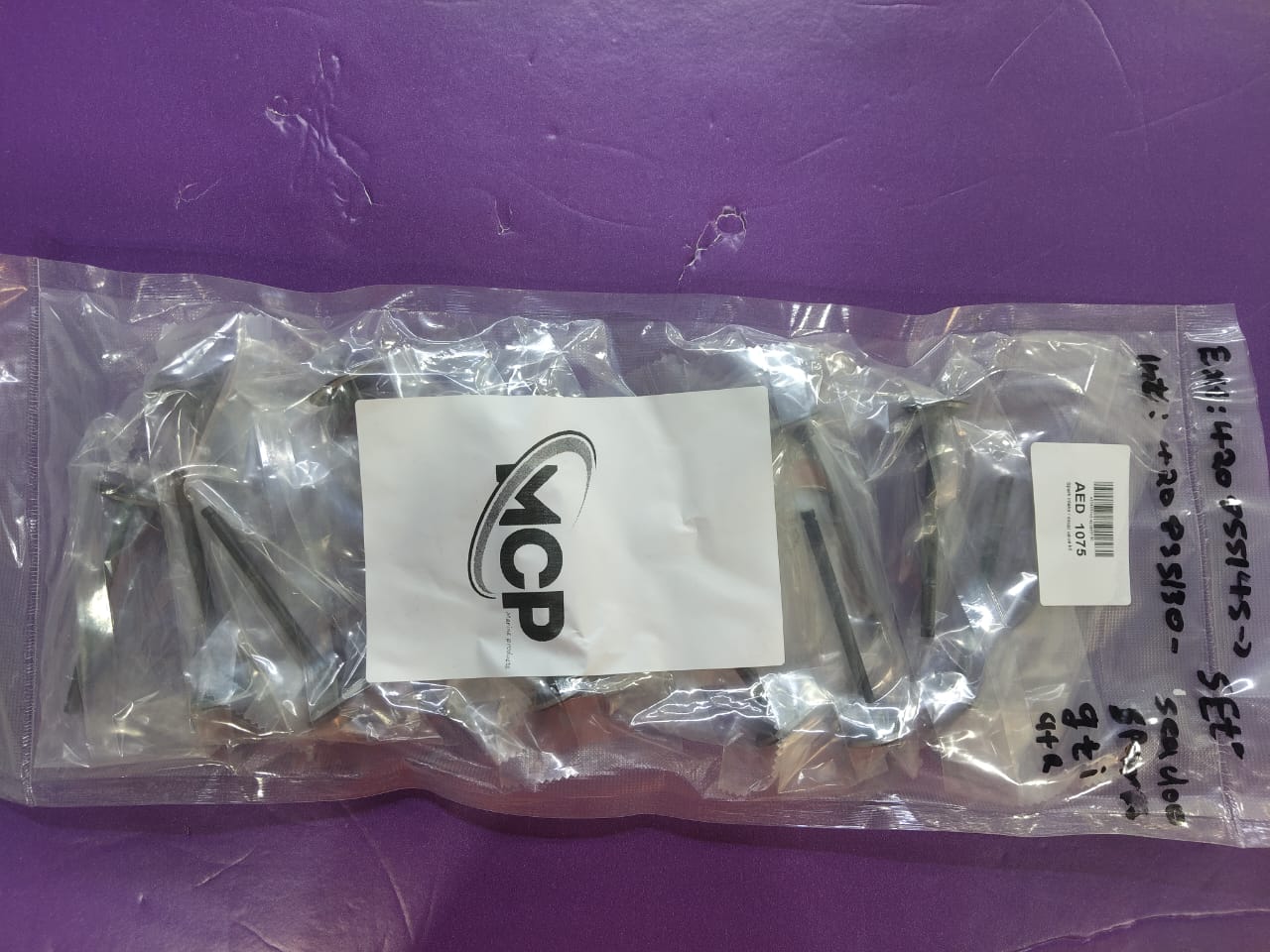 420855131-420855148 Spark intake / exhaust valve kit (6 Pc int, 6Pc ext)