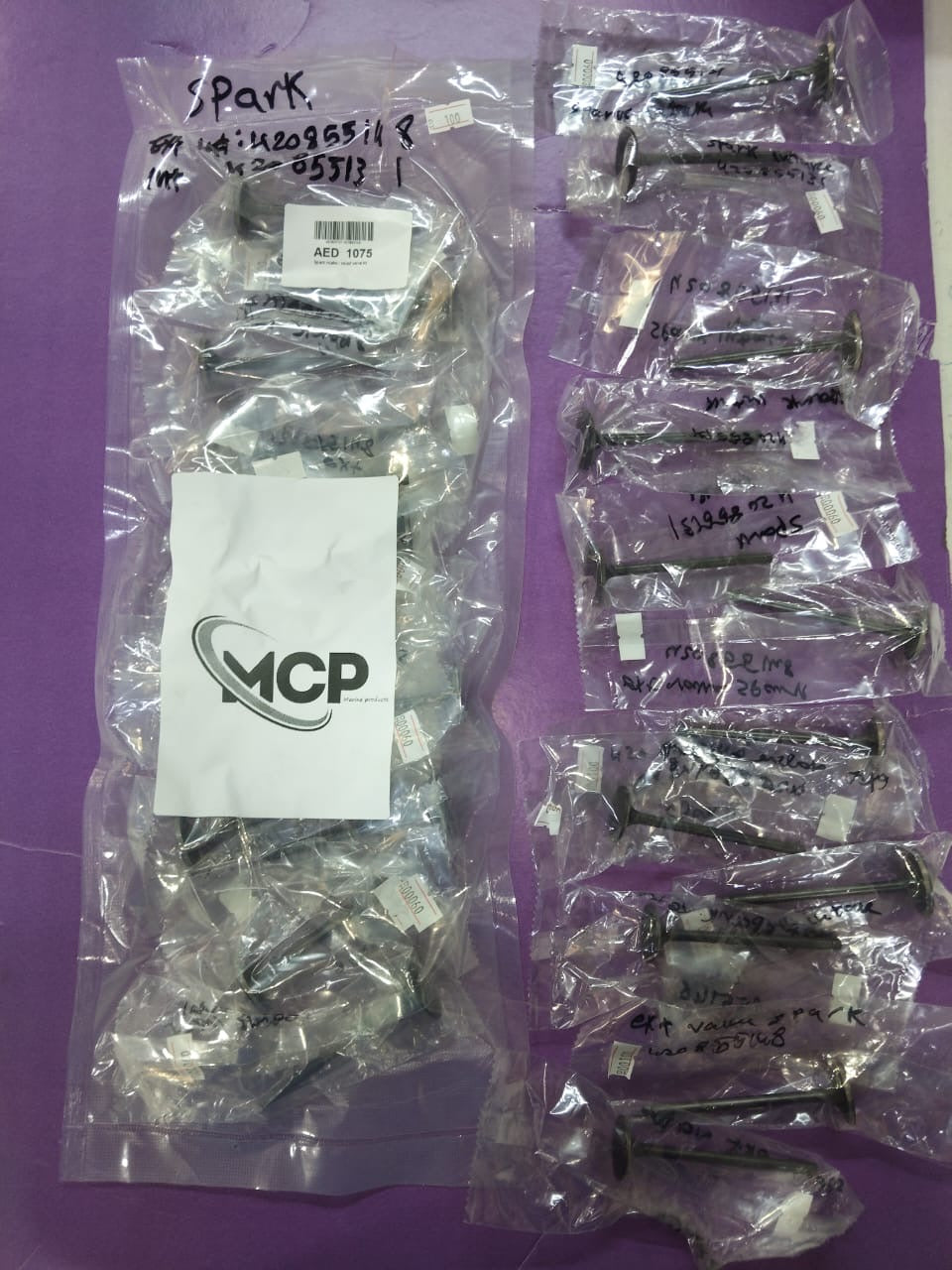 420855145-420855130	Spark intake / exhaust valve kit (1Kit=6Pc int/6Pc ext)